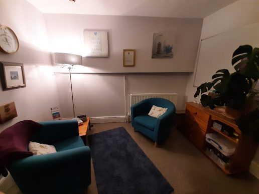 Barnstaple support room - comfy room with plants, artwork and big comfy chairs